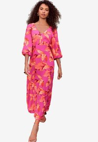 REGULAR FIT - PRINTED V-NECK PUFF SLEEVE MIDI  - Dnevna obleka - pink palm