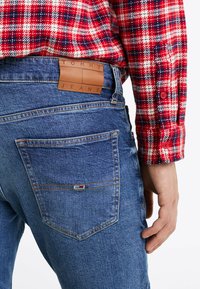 Tommy Jeans SCANTON FADED - Slim fit jeans - denim dark