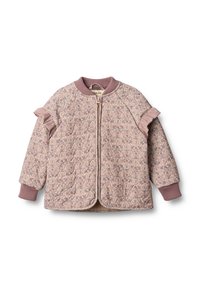 Pikowana kurtka bomberka w stonowanym różowym kolorze z kwiatowym wzorem, ściągaczami na mankietach i kołnierzu oraz falbanami na ramionach. Pełne zamknięcie na zamek.