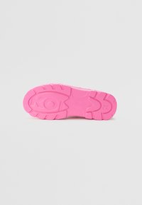 Thumbnail Image 8