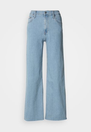 Lichtblauwe wijde jeans van denim, met een aansluitende taille, vijf-pocket ontwerp en subtiele stiksels.