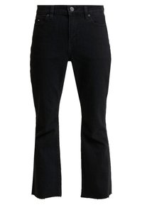 Černé džíny s vysokým pasem, vybledlým vzhledem a rozšířeným spodním okrajem. Mají přední kapsy a stříbrný knoflíkový uzávěr.