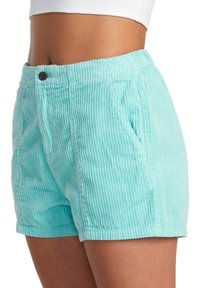 Lysblå kordshorts med struktureret finish, elastisk talje, forlommer og en enkelt sort knapdetalje.