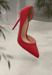 Unselected, red