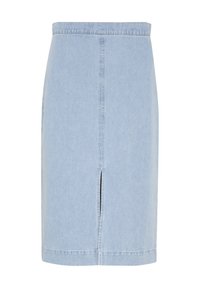 Svetlo modra denim svilenka z razporkom spredaj, čistimi šivi in klasičnim pasom. Gladka tekstura z uravnovešenim prileganjem.