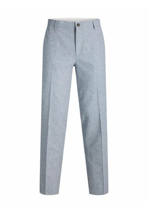 Világosszürke, férfi szabású nadrágok gombos záródással, övakasztóval és egyenes szárú szabással, fehér háttéren bemutatva.