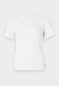 Hvit ribbestrikket t-skjorte med kort arm og rund hals. Myk tekstur, tettsittende design og minimale sømdetaljer.