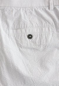 Next STRIPE-REGULAR FIT - Shorts - stone