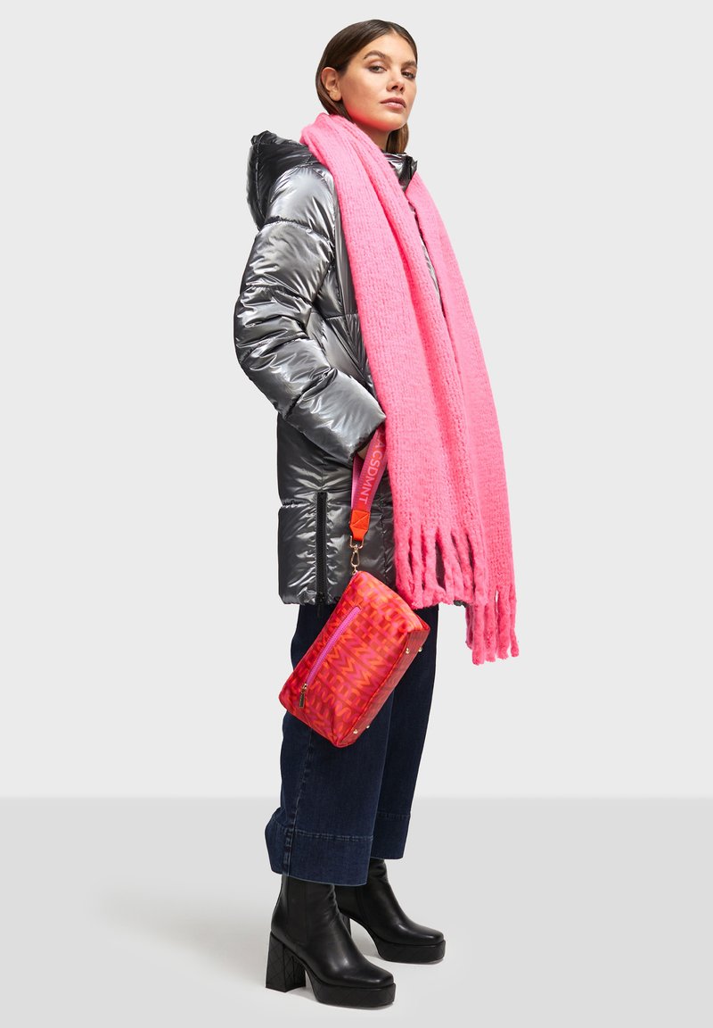LOLA CASADEMUNT Bufanda - pink