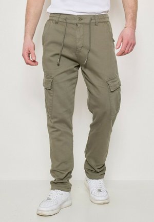 Pantalons cargo verts en mélange de coton, dotés d'une taille élastique avec cordon de serrage, de poches latérales et d'un design de jambe fuselée.