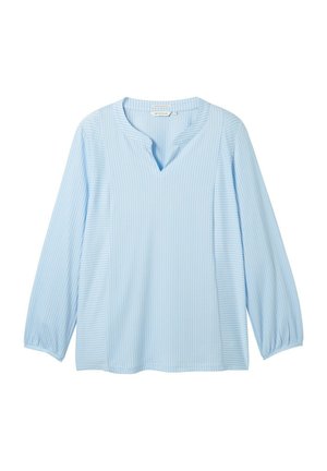 Bluză bleu deschis cu dungi verticale, decolteu în V și mâneci trei sferturi. Fabricată dintr-un material neted, cu un croi lejer.