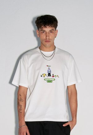 - T-shirt z nadrukiem