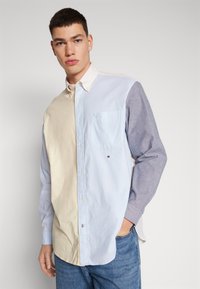 Tommy Hilfiger SOLID OXFORD BLOCKING SHIRT - Ing - yellow/multi