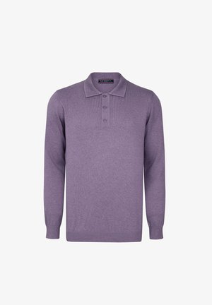 Langarm-Polohemd in Helllila, aus weichem Strickmaterial gefertigt. Mit einem kragenförmigen Hals und einer Drei-Knopf-Leiste.