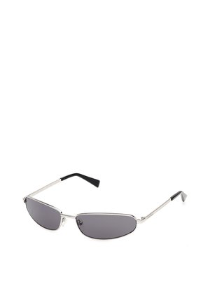 Schmale Sonnenbrille mit silbernem Rahmen, dunkelgrauen ovalen Gläsern und schwarzen Bügelenden, abgebildet vor weißem Hintergrund.