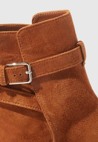 Scarosso KELLY - Botines bajos - chestnut suede