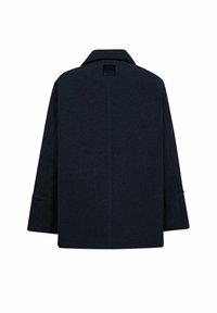 Cappotto in misto lana blu scuro con colletto, vestibilità ampia, spalle basse e maniche larghe. Presenta un retro senza cuciture e un'etichetta del marchio discreta.