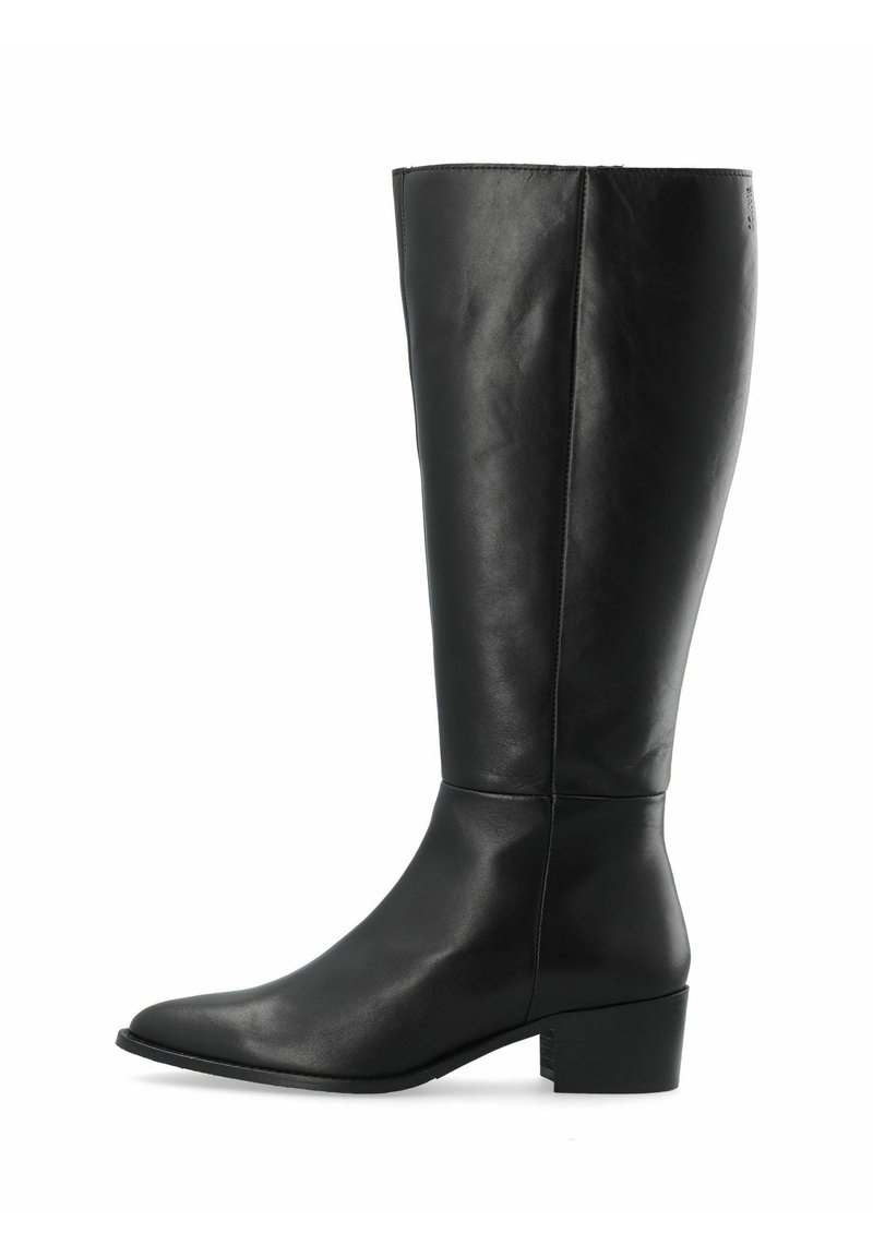 Black knee-high boots made of smooth leather with a pointed toe and block heel. Features a clean finish and minimal detailing.