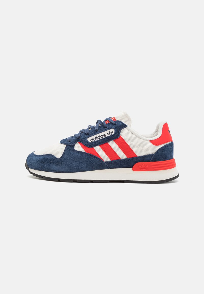 Tenisky Adidas s námorníckym zamatom a bielou sieťovinou na vrchu, červené akcenty, dizajn so tromi pruhmi, polstrovaná podrážka a okrúly špička.