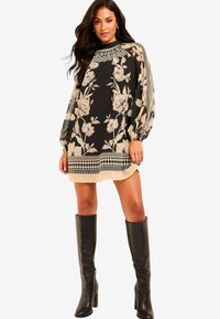 Lipsy Vapaa-ajan mekko - black white