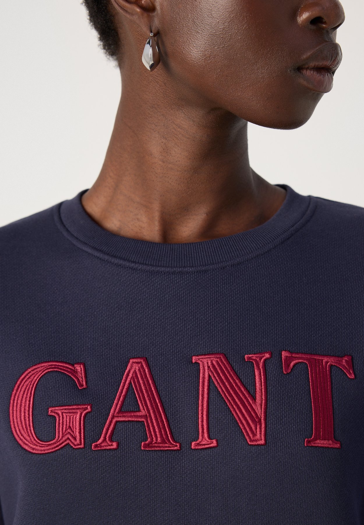 GRAPHIC C NECK