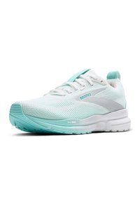 Zapatilla deportiva blanca con parte superior de malla texturizada, acentos en turquesa claro, suela acolchada y un diseño visible de entresuela para mayor soporte.