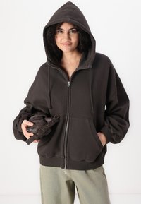 Weekday EDEL ZIP - Mikina so zipsom - dark brown pigment wash