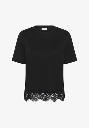 Top negro de manga corta con cuello redondo y ribete de encaje con borde ondulado que presenta patrones florales a lo largo del dobladillo.