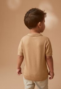 Next SHORT SLEEVE TROPHY NECK POLO - REGULAR FIT - Polo majica - tan brown