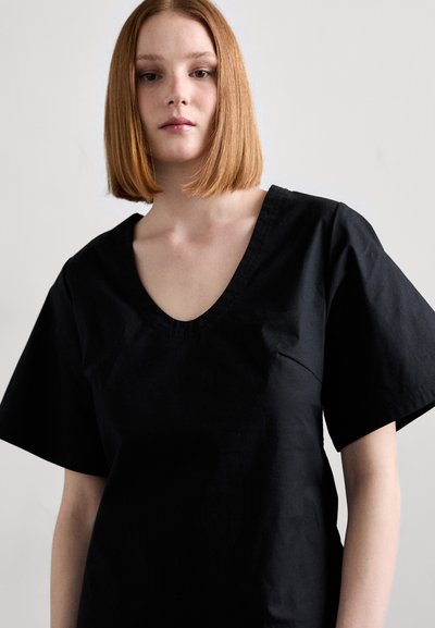 By Malene Birger LUNAE - Lihtne T-särk - black