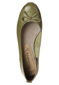 Green leather ballet flat with round toe, decorative bow, and cushioned insole marked "Tamaris." Minimalist design with smooth texture.
