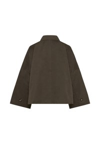 Hnědá semišová oversize bunda se širokými rukávy, manžetami na jeden knoflík a klasickým límcem, zobrazena zezadu na bílém pozadí.