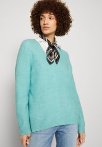 Mos Mosh THORA V-NECK - Maglione - wasabi
