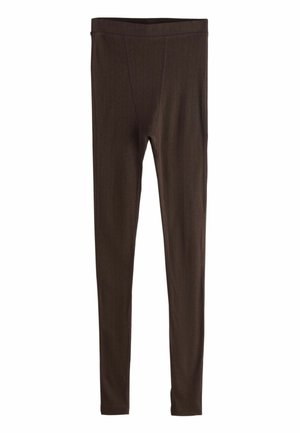 Tmavohnedé pruhované pletené legíny s priliehavým dizajnom a vysokým pásom a celou dĺžkou nohavíc na bielom pozadí.