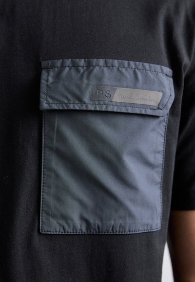 PS Paul Smith MENS POCKET - Print T-shirt - blacks