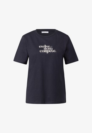 T-shirt en coton bleu marine à manches courtes et col rond. Présente un texte graphique blanc "evolve - don't compete." dans une police stylisée.