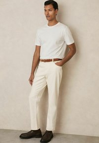 Reiss REGULAR FIT - HATTON - Hétköznapi fűzős cipő - dark brown