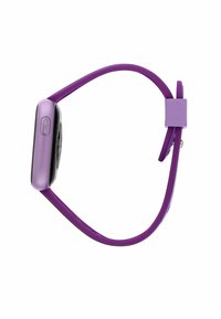Paarse silicone horloge met een rechthoekige wijzerplaat, zwart scherm en zijknop. Heeft een soepele band en een veilige sluiting.