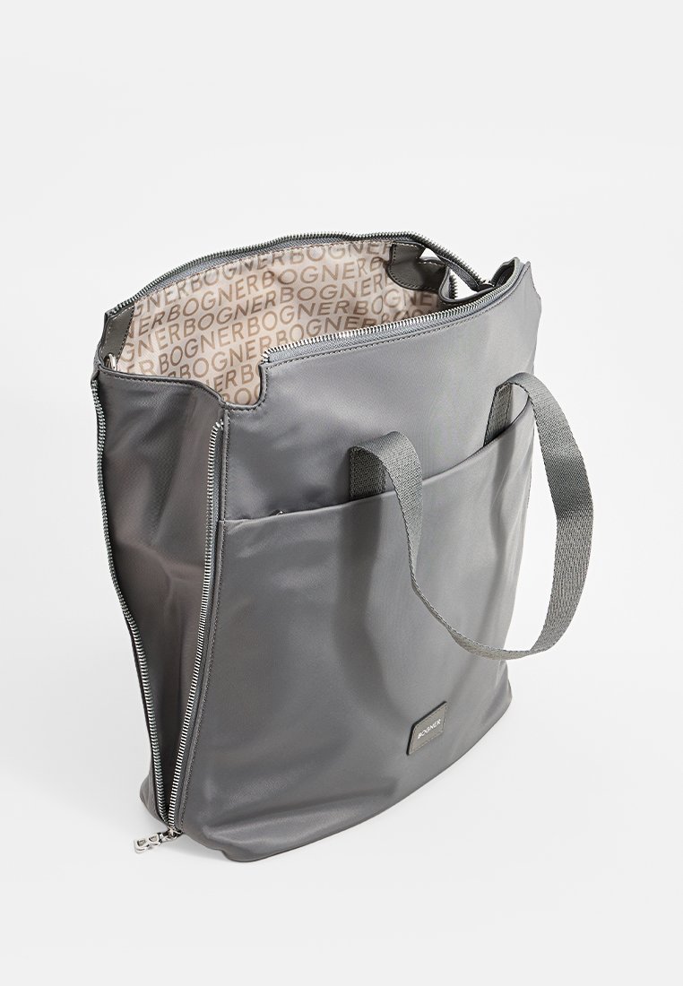 Graue Tragetasche mit glatter Oberfläche, Reißverschluss, zwei kurzen Stoffgriffen und einem gemusterten Innenraum mit wiederholtem Logotext.