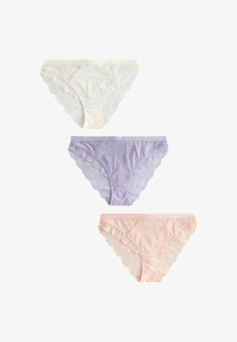 Kolm pitsäärega naiste aluspükste paari kreemikas, lavendlivärvi ja virsiku toonis, paigutatud vertikaalselt valgel taustal.