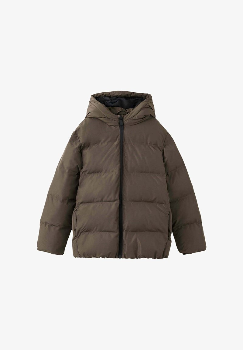 Veste matelassée marron avec capuche, fermeture éclair devant et poches latérales, conçue pour la chaleur et la protection contre le froid.