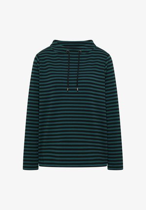 Gestreepte trui met een hoge kraag, met teal en zwarte horizontale strepen. Het heeft lange mouwen en een koord bij de hals.