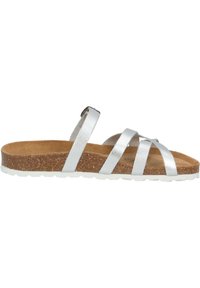Sandalias de deslizamiento metálicas plateadas con múltiples tiras cruzadas. Plantilla de corcho y suela de goma blanca. Diseño plano, adecuado para usar en clima cálido.