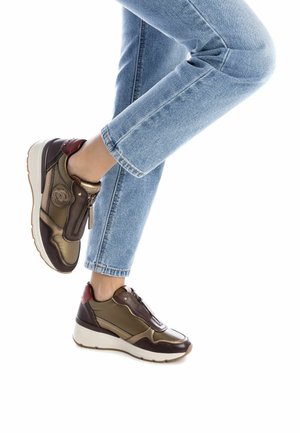 Carmela Zapatillas - brown