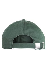 Dunkelgrüne Baumwoll-Baseballmütze mit strukturiertem Material, verstellbarem Riemen und einem Metallschild auf der Rückseite.