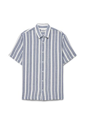Chemise à manches courtes avec boutons, rayures verticales bleues et blanches et col classique, affichée sur fond blanc.