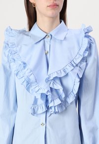 Sister Jane GRACE RUFFLE BLOUSE - Blusa com botões - blue
