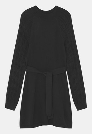 MOCKNECK BELTED DRESS - Sukienka dzianinowa