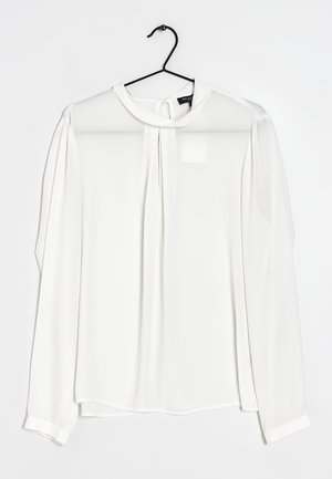 Biała bluzka z długim rękawem, wykonana z lekkiego, gładkiego materiału. Posiada okrągły dekolt, detal plisowania oraz zapięcie na guziki z tyłu.