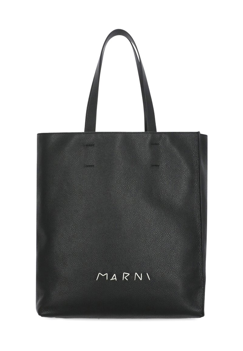 Borsa a spalla in pelle nera testurizzata con due manici e logo bianco "MARNI" al centro frontale.